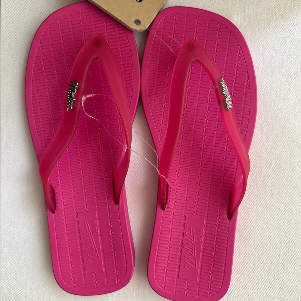 NWT / Melissa Flip Flops / SZ 6